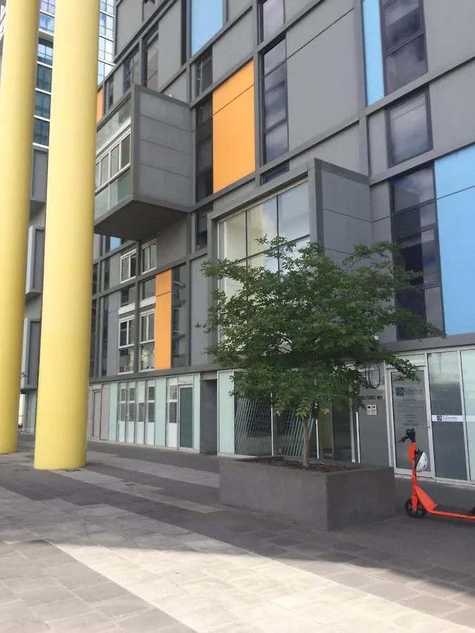 Adelaide Cbd 1 Bedroom Apt. Free Car Park&Swimming Pool &Wifi 0*,  Australia