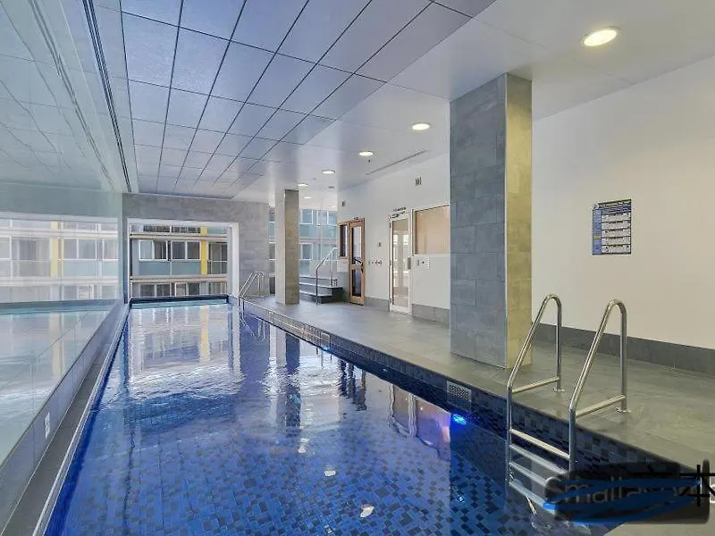Adelaide Cbd 1 Bedroom Apt. Free Car Park&Swimming Pool &Wifi