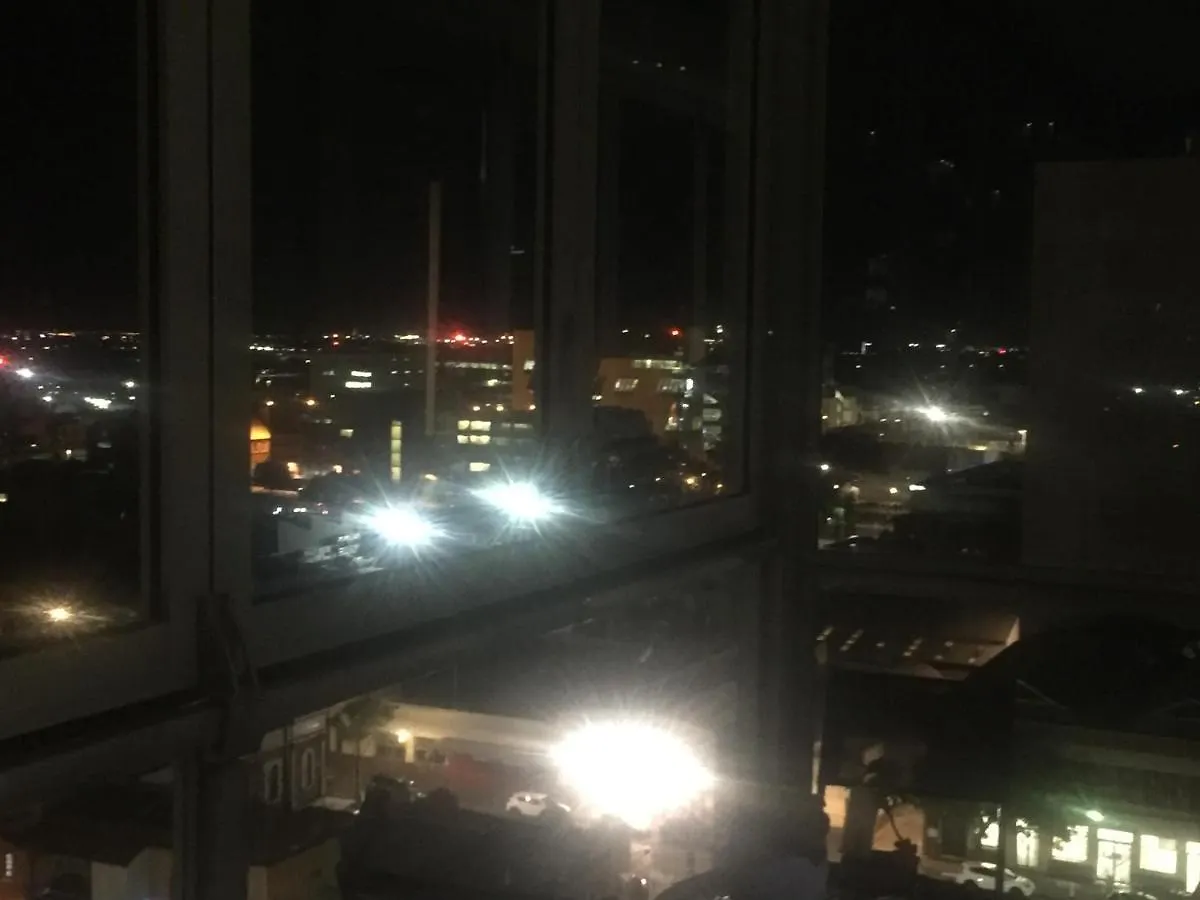 Adelaide Cbd 1 Bedroom Apt. Free Car Park&Swimming Pool &Wifi Apartment