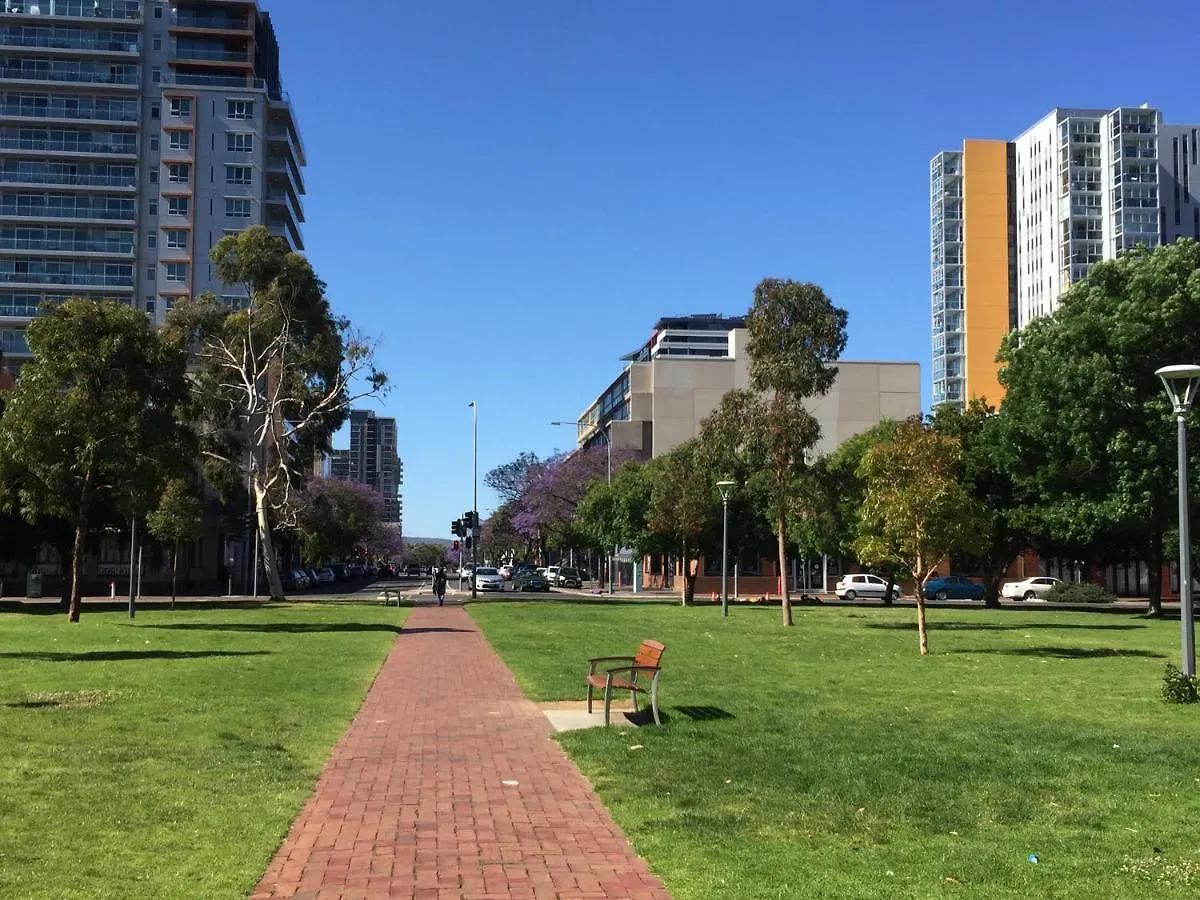 Adelaide Cbd 1 Bedroom Apt. Free Car Park&Swimming Pool &Wifi